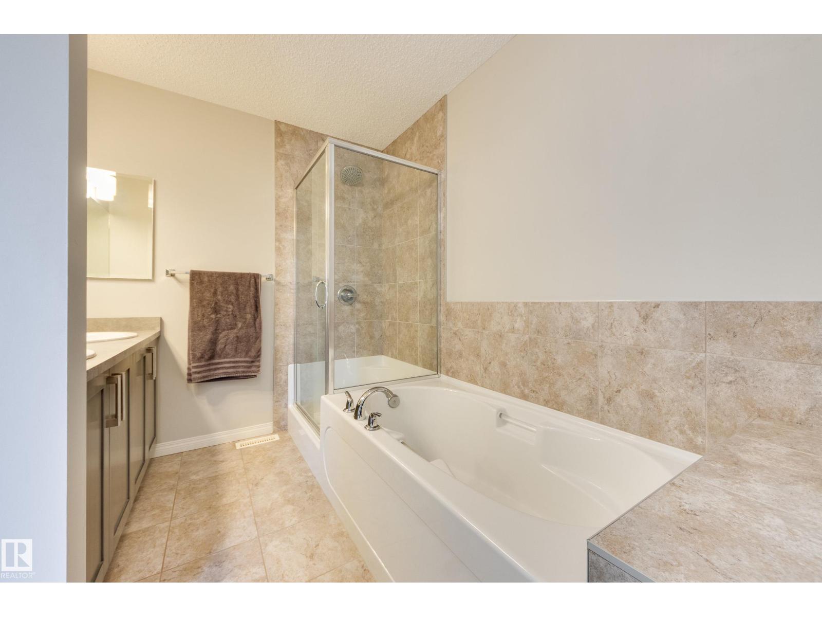 1241 CHAPPELLE BV SW - 23