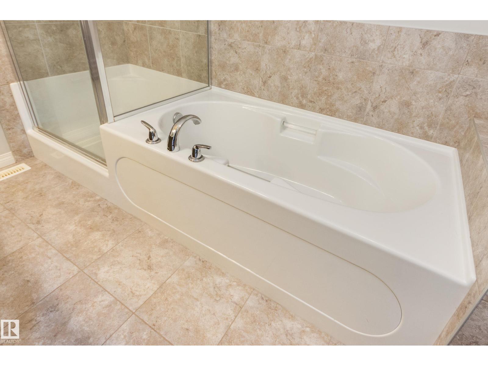 1241 CHAPPELLE BV SW - 25