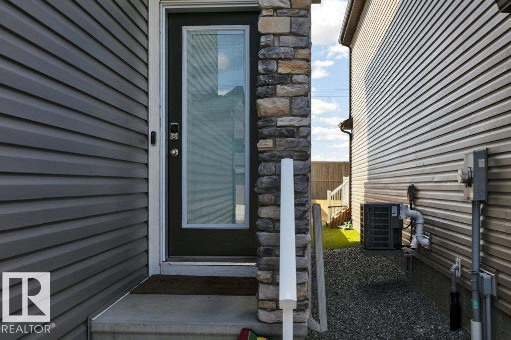 161 LARCH CR, Woodbend, Leduc photo 2
