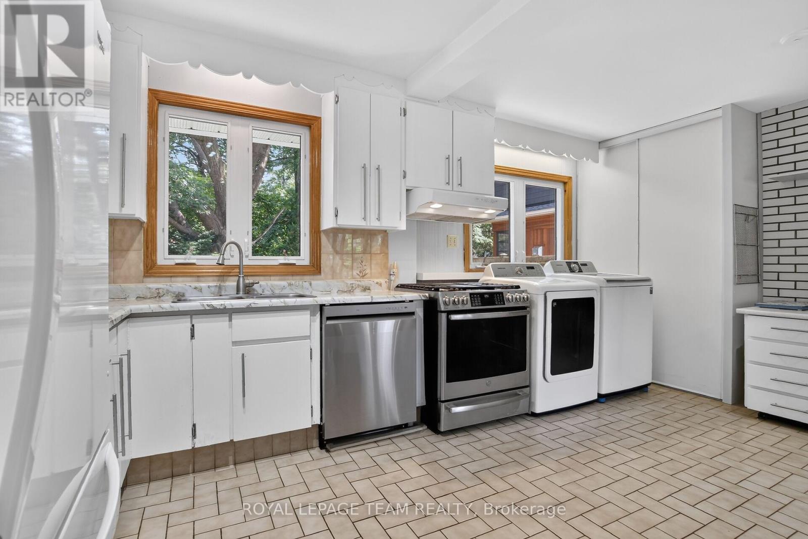 961 KINGSMERE AVENUE - 12