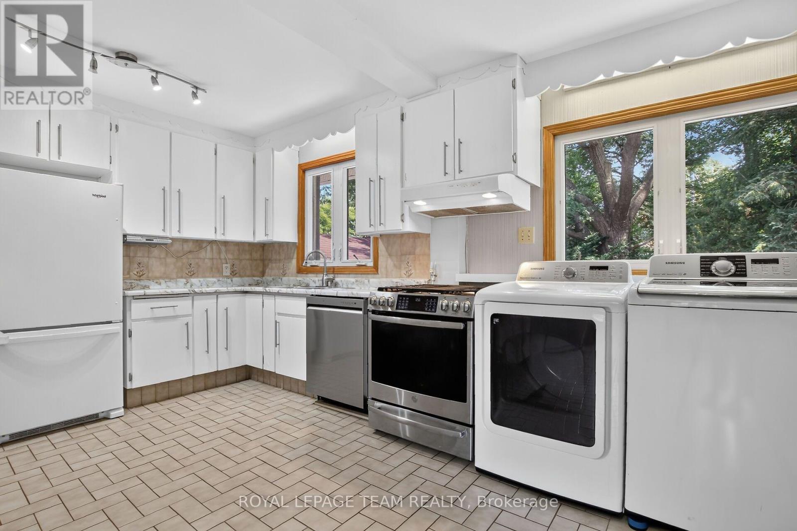 961 KINGSMERE AVENUE - 13