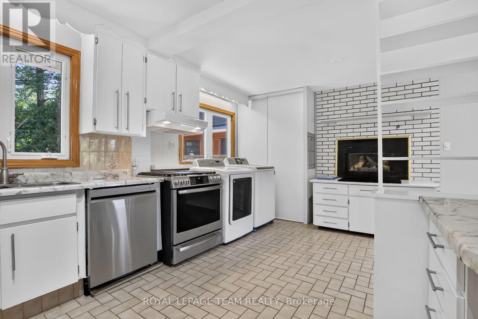961 KINGSMERE AVENUE - 14