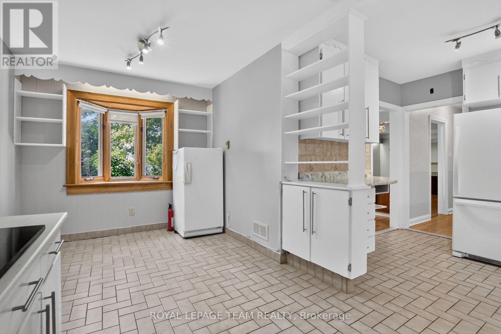 961 KINGSMERE AVENUE - 16