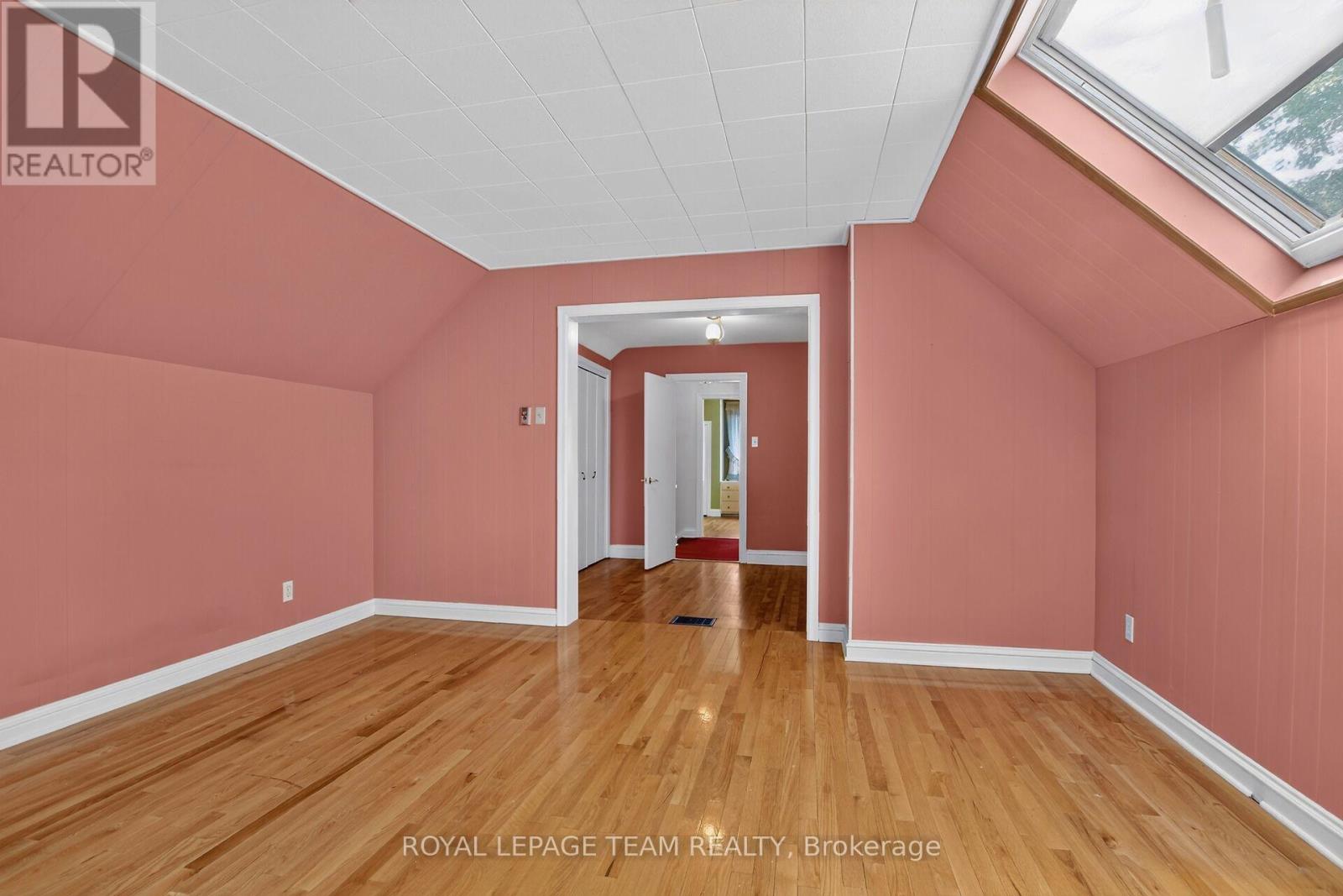 961 KINGSMERE AVENUE - 26