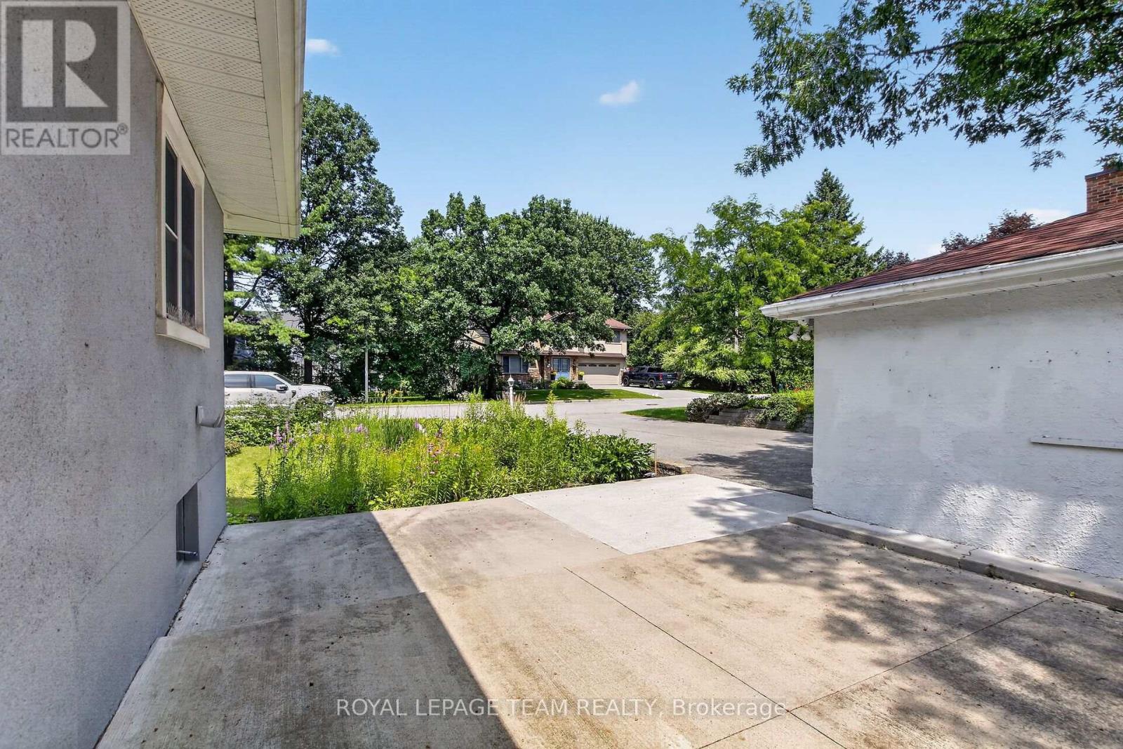961 KINGSMERE AVENUE - 41