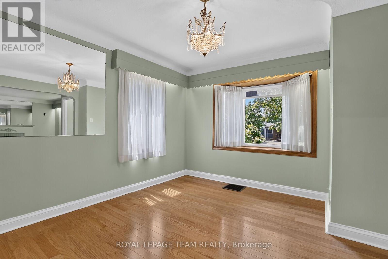 961 KINGSMERE AVENUE - 9