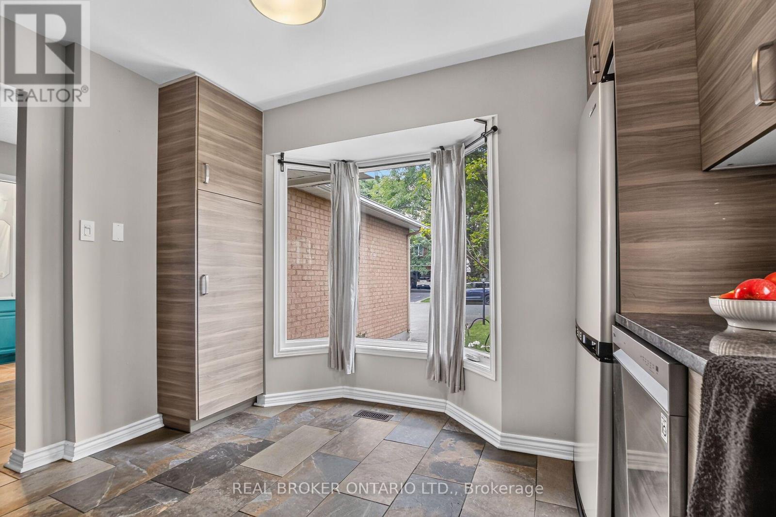25 MORESBY DRIVE - 7