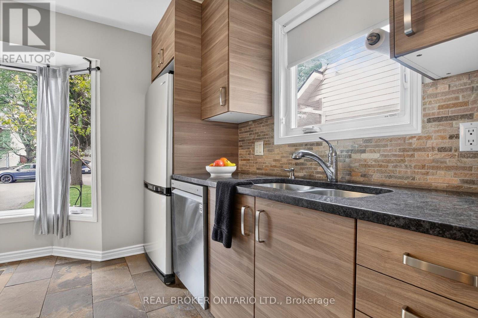 25 MORESBY DRIVE - 8
