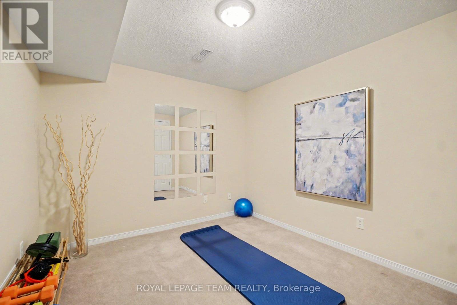 25 SAWCHUK TERRACE - 32