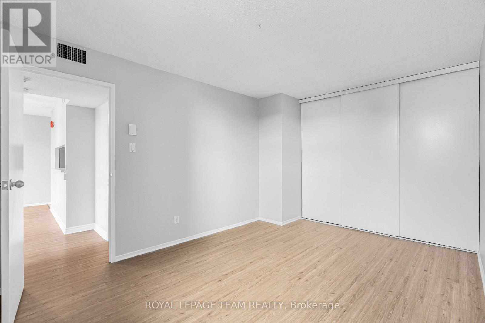 #301 1180 OHIO STREET - 34