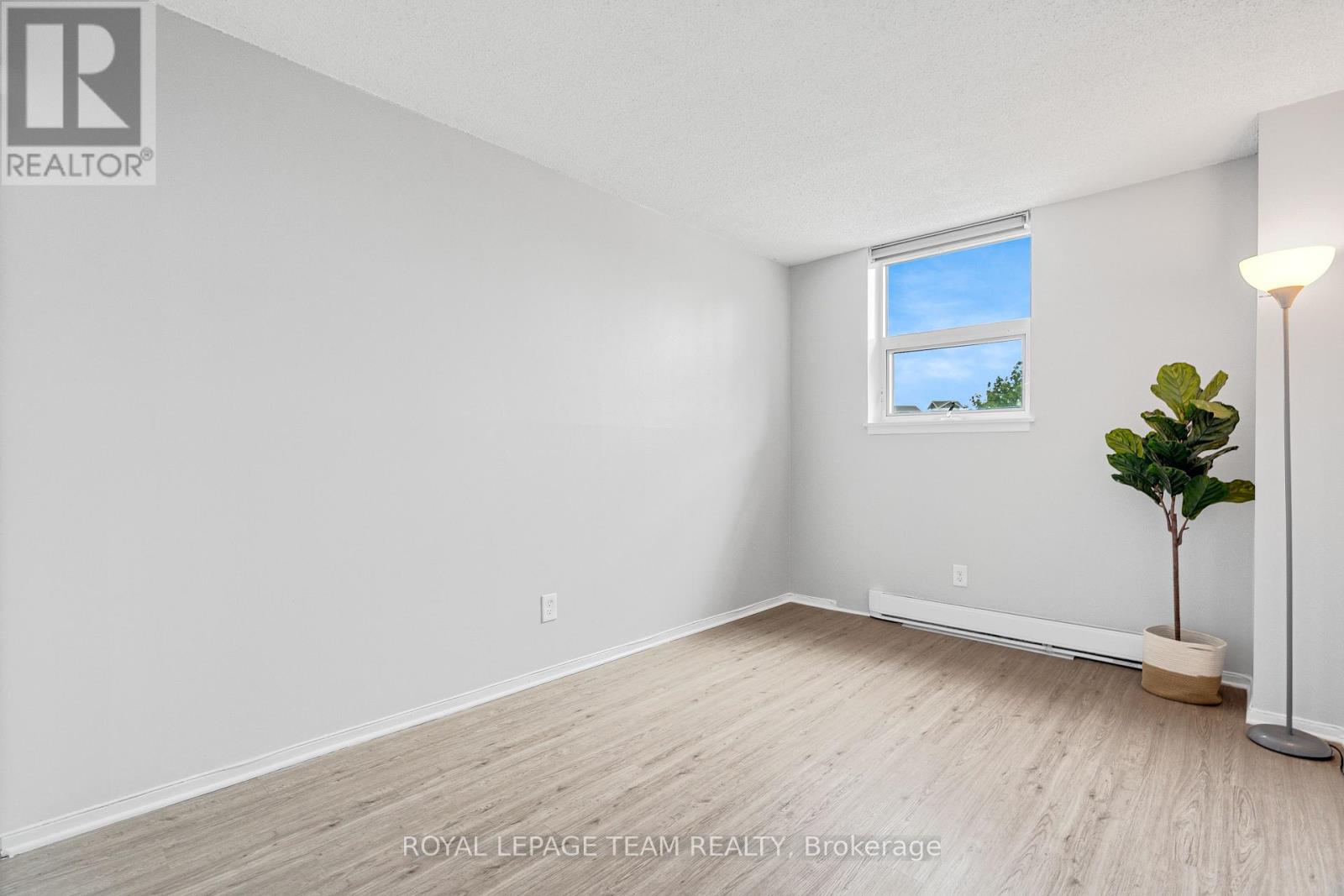 #301 1180 OHIO STREET - 37