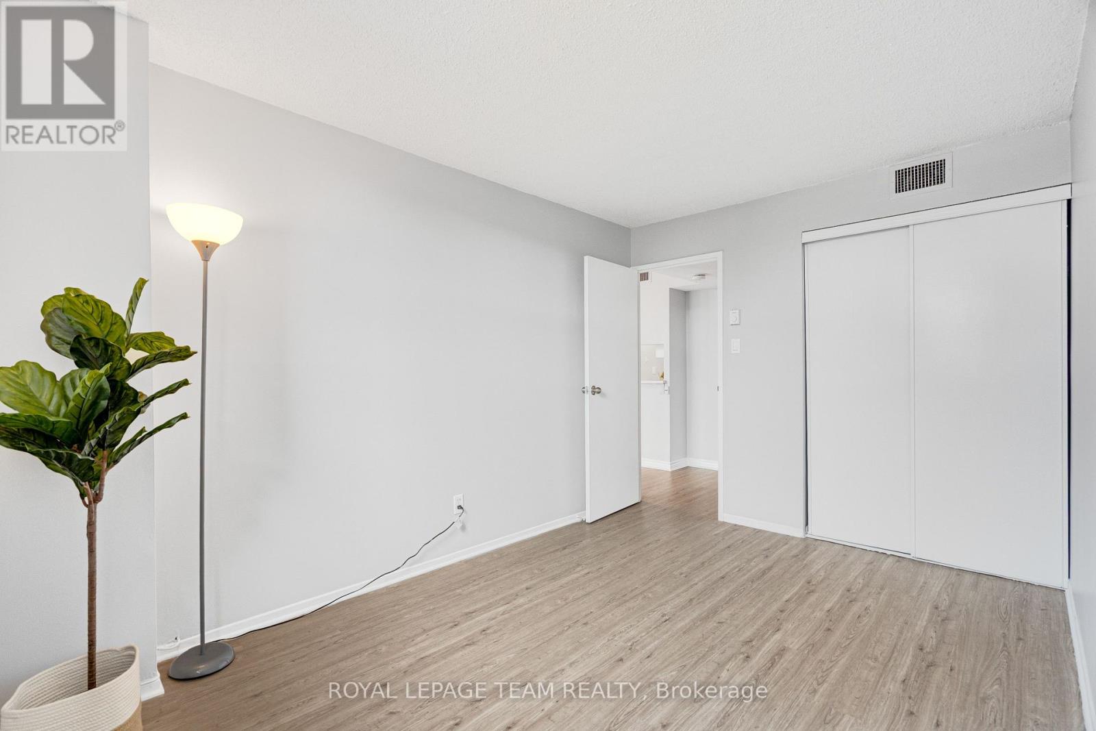 #301 1180 OHIO STREET - 39