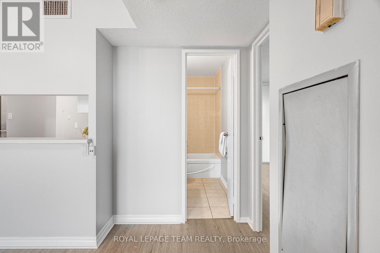 #301 1180 OHIO STREET - 40