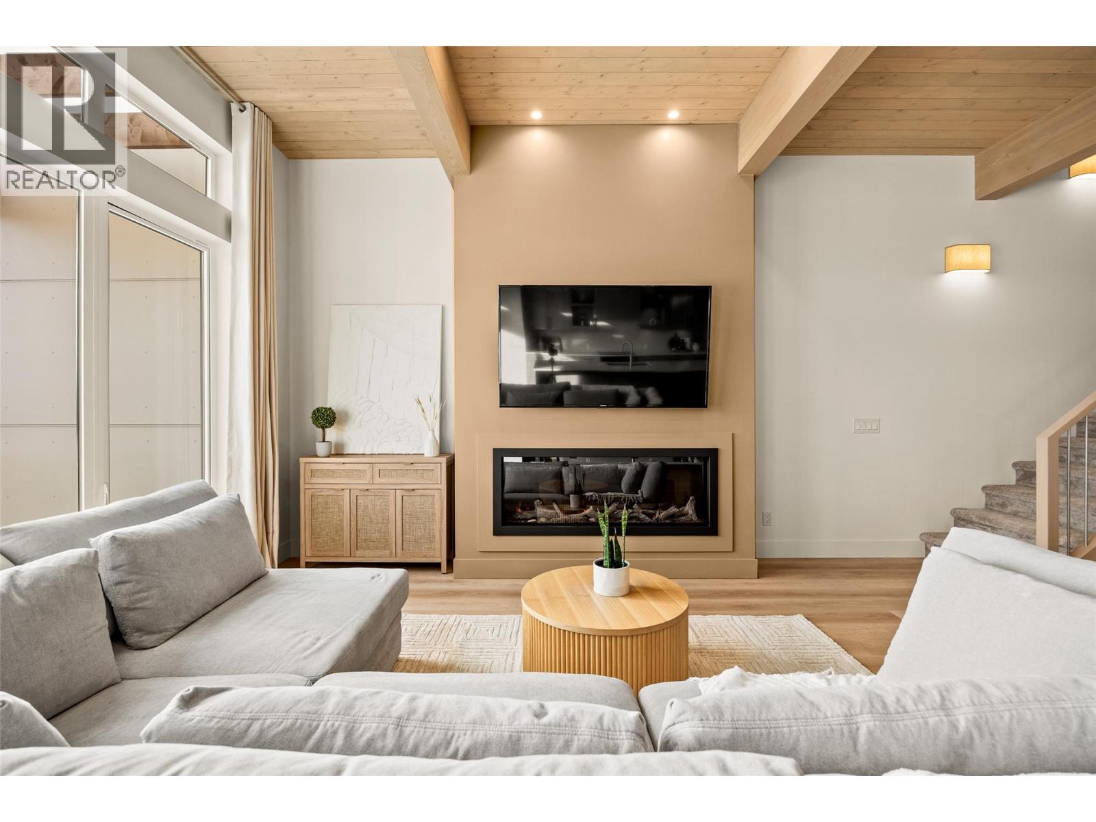 1027 Kitson Court - Image 24