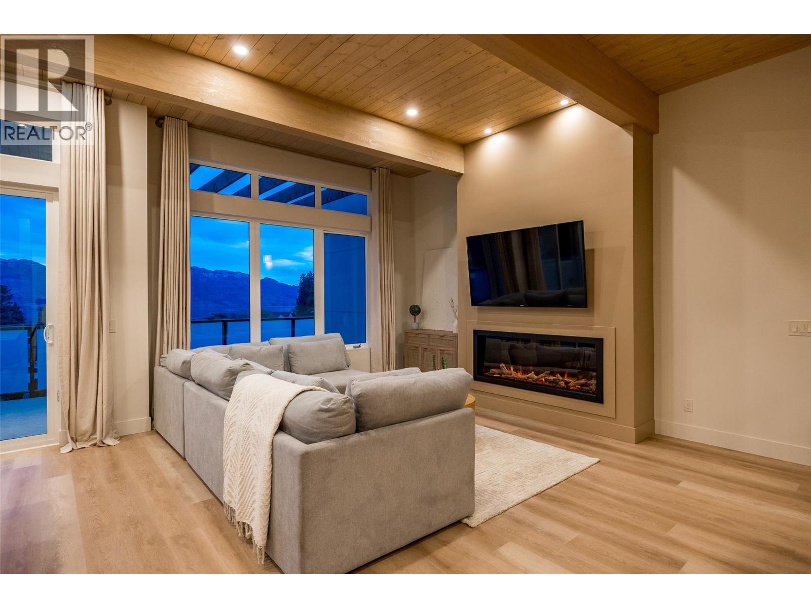 1027 Kitson Court - Image 23