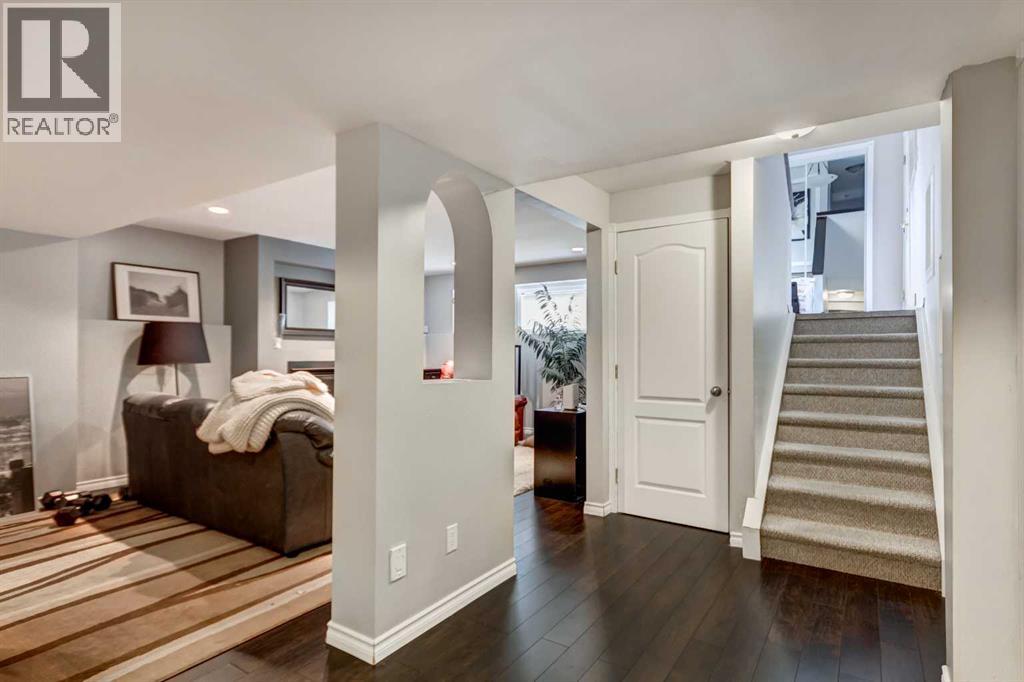 158 Somerset Close SW - 19