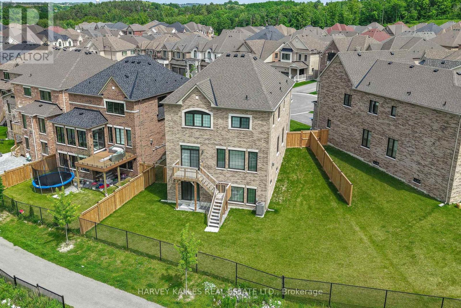 4 MEADOW VISTA CRESCENT - 2