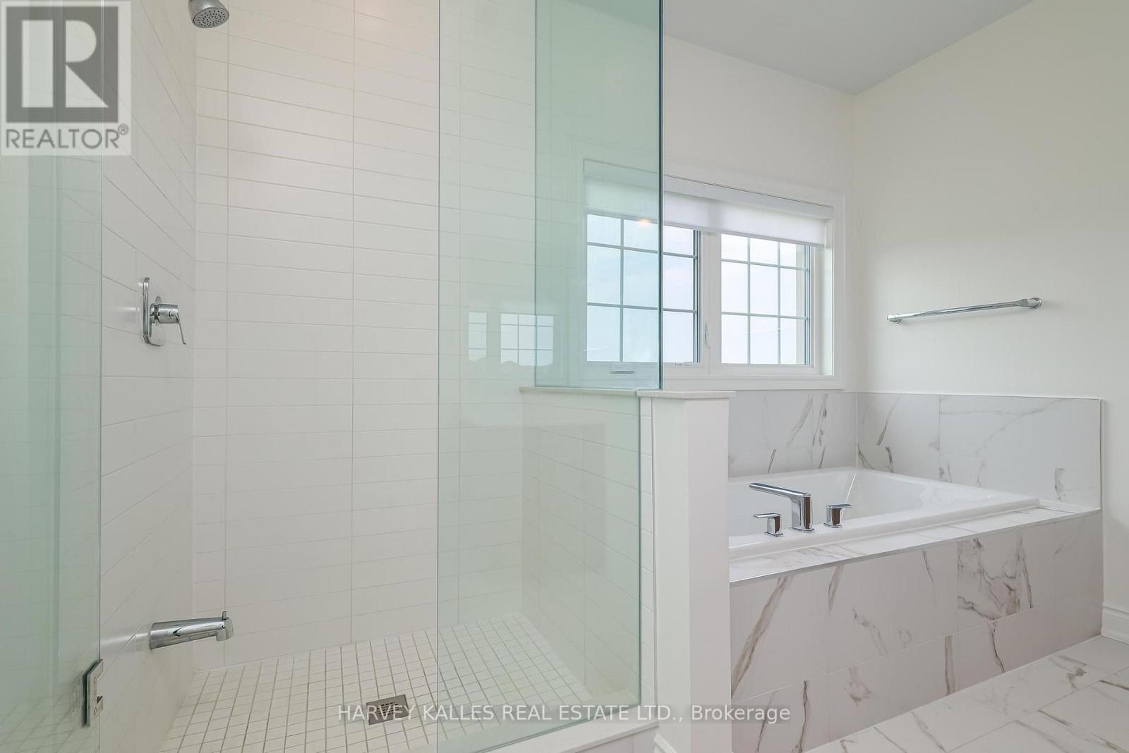 4 MEADOW VISTA CRESCENT - 31