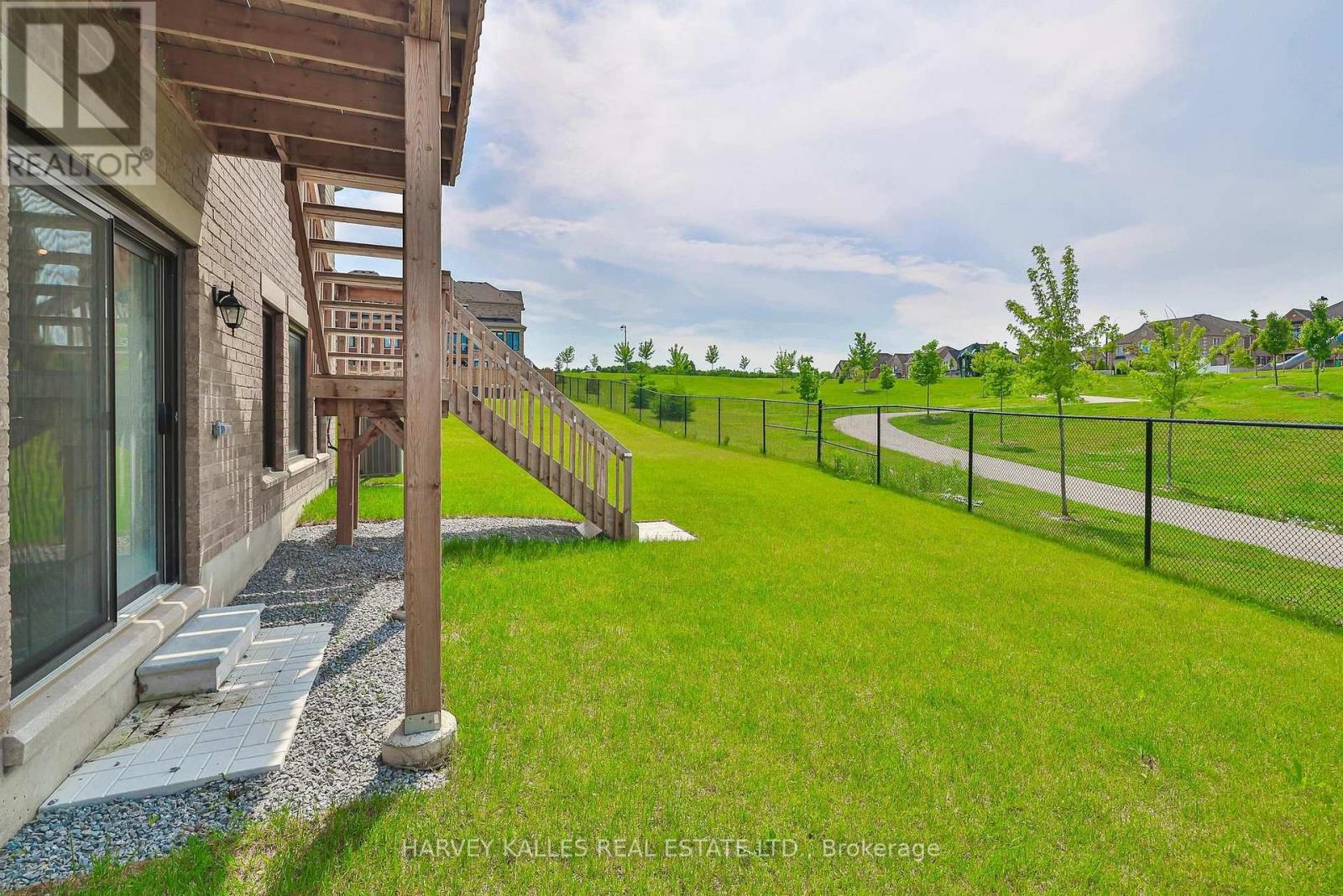 4 MEADOW VISTA CRESCENT - 37