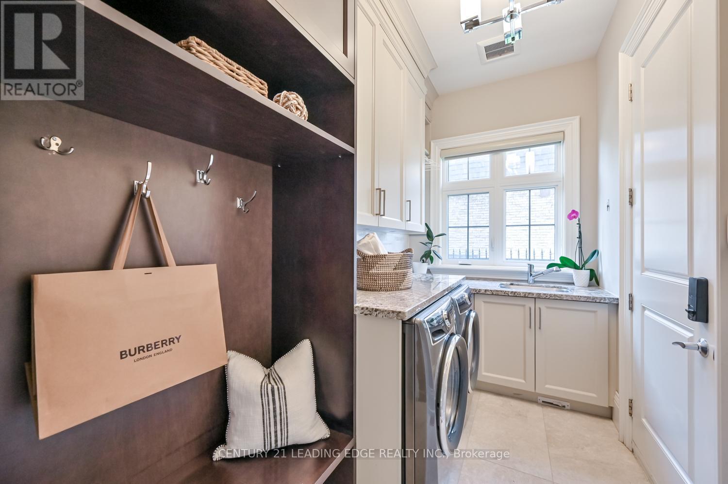 16 SIR ISAAC GATE - Image 21