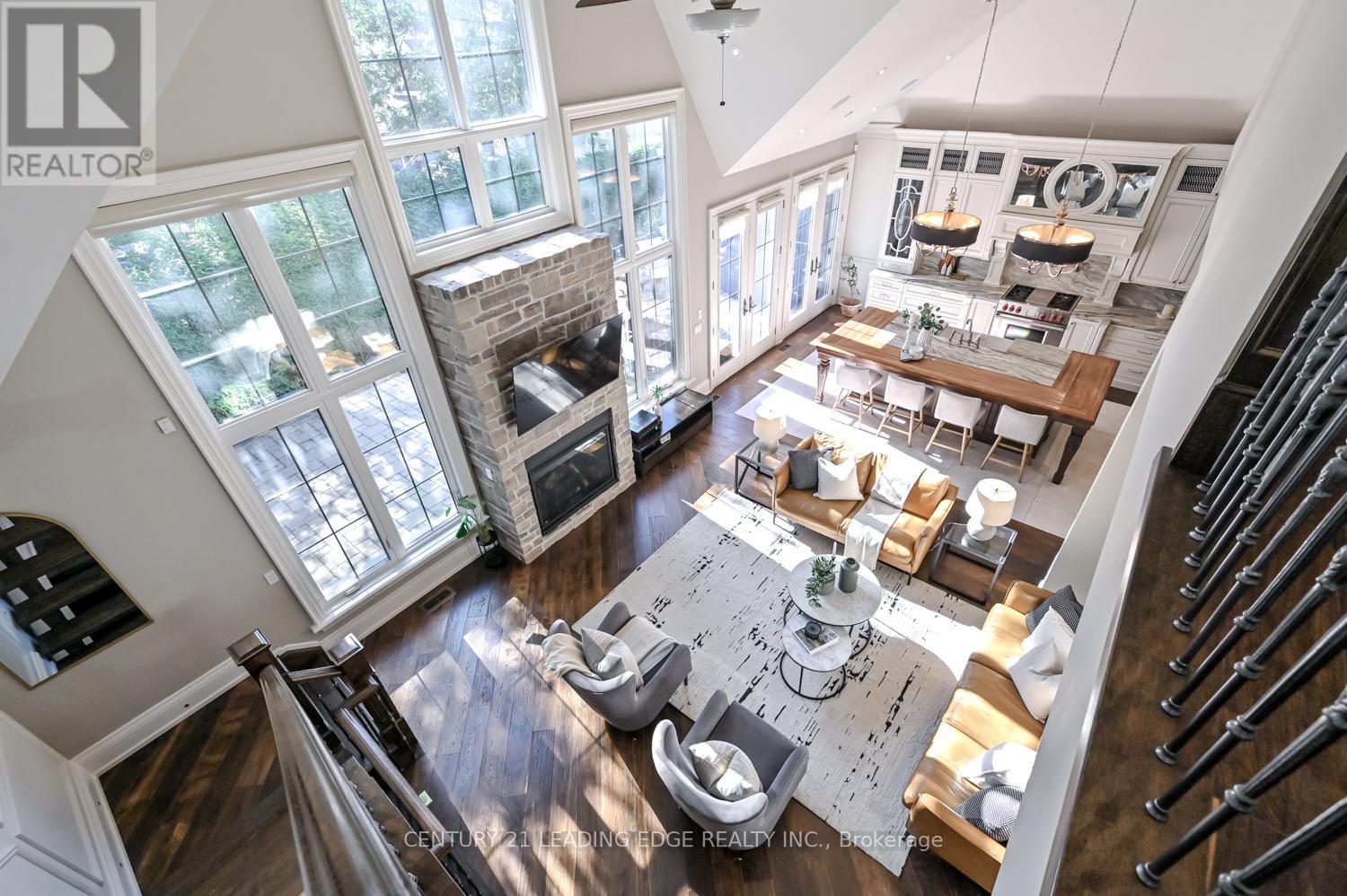 16 SIR ISAAC GATE - Image 31
