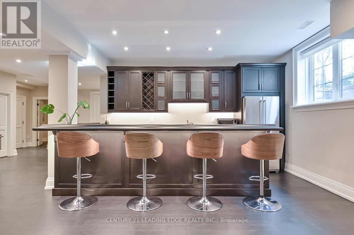 16 SIR ISAAC GATE - Image 41