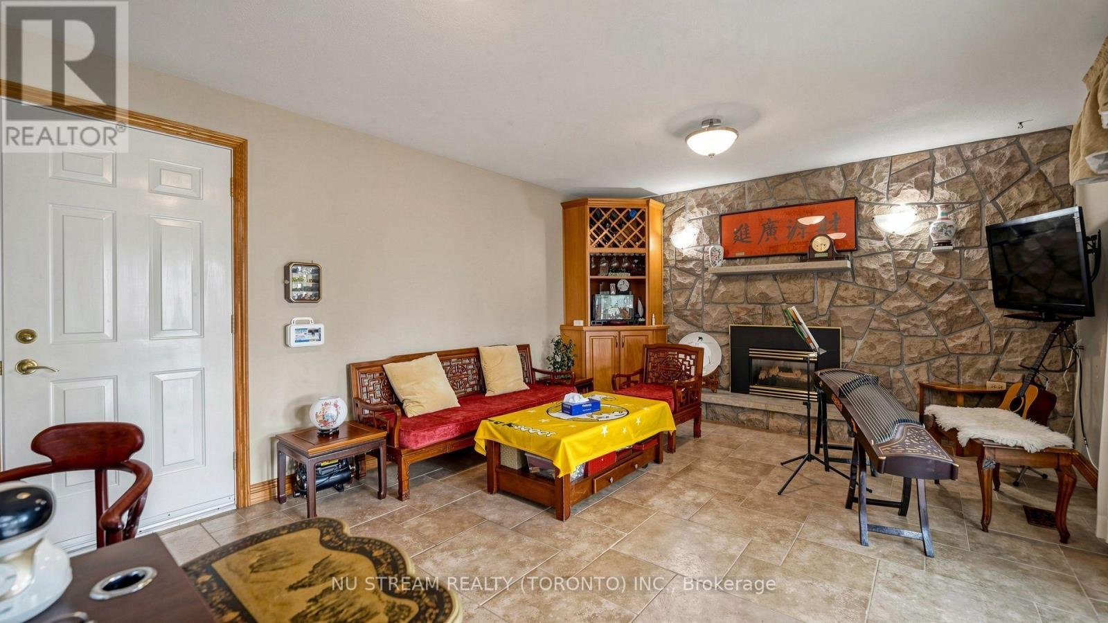 70 BACK STREET - 18