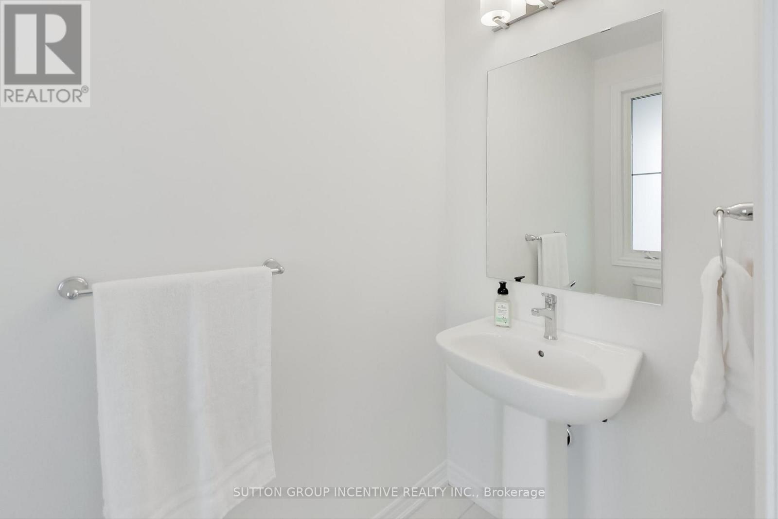 13 ABBEY CRESCENT - Image 12