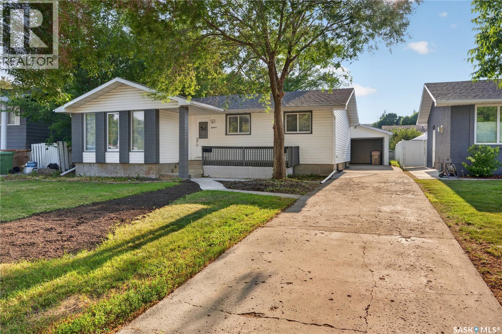 18 University Park DRIVE, Regina — photo 2