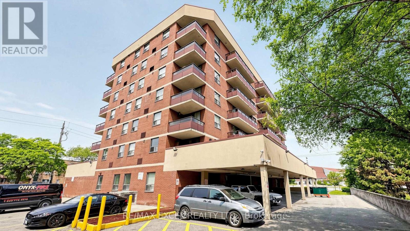 #401 1881 JANE STREET - 1