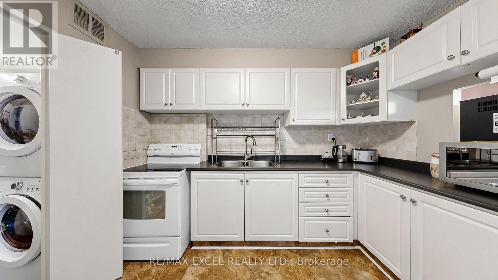 #401 1881 JANE STREET - 25
