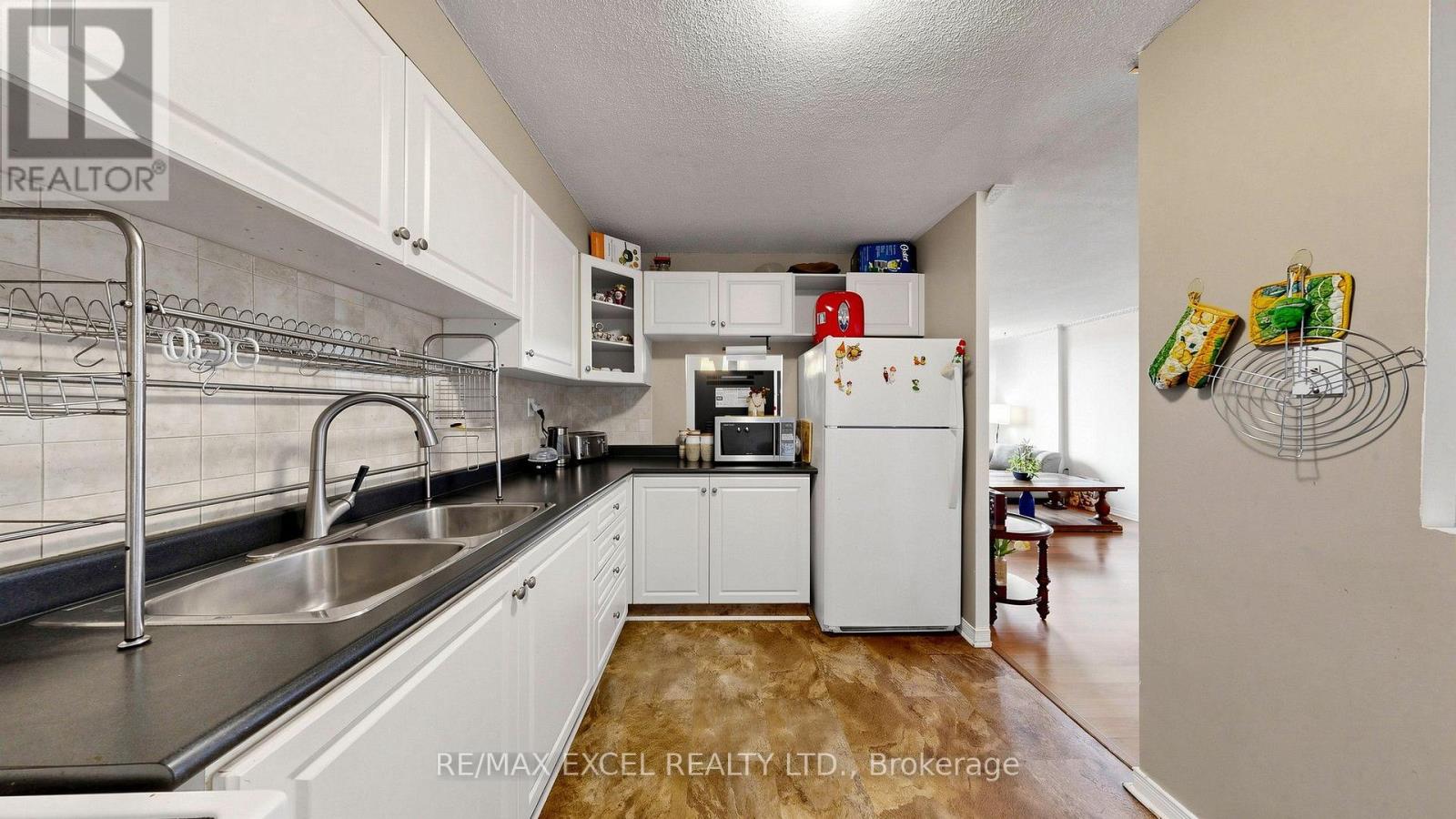 #401 1881 JANE STREET - 28