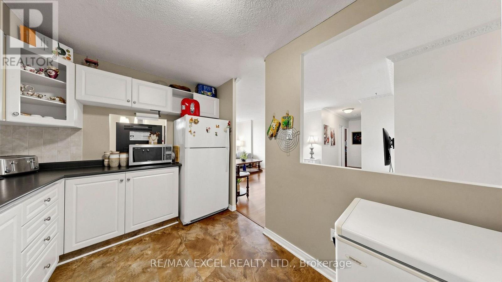 #401 1881 JANE STREET - 29