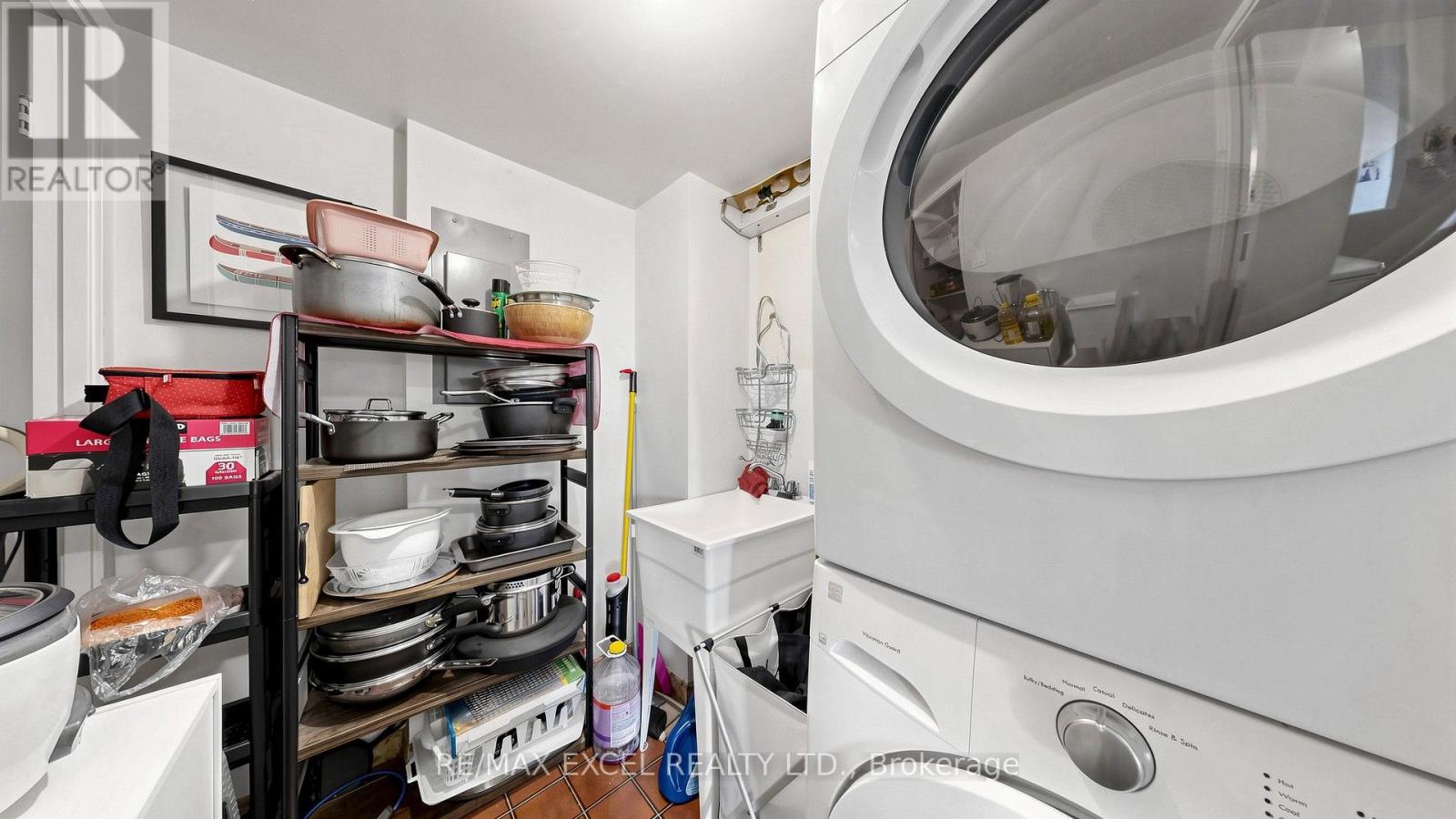 #401 1881 JANE STREET - 43