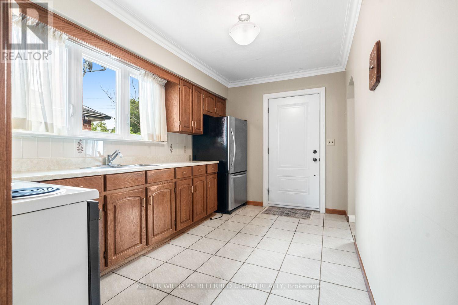 114 GRACEFIELD AVENUE - 19
