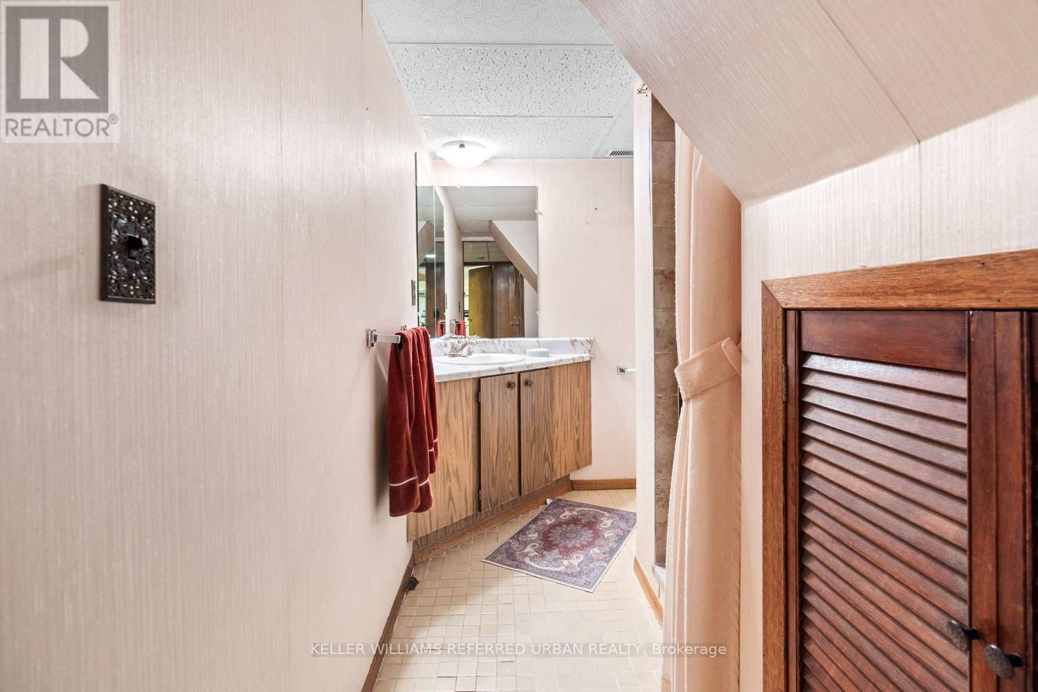 114 GRACEFIELD AVENUE - 27