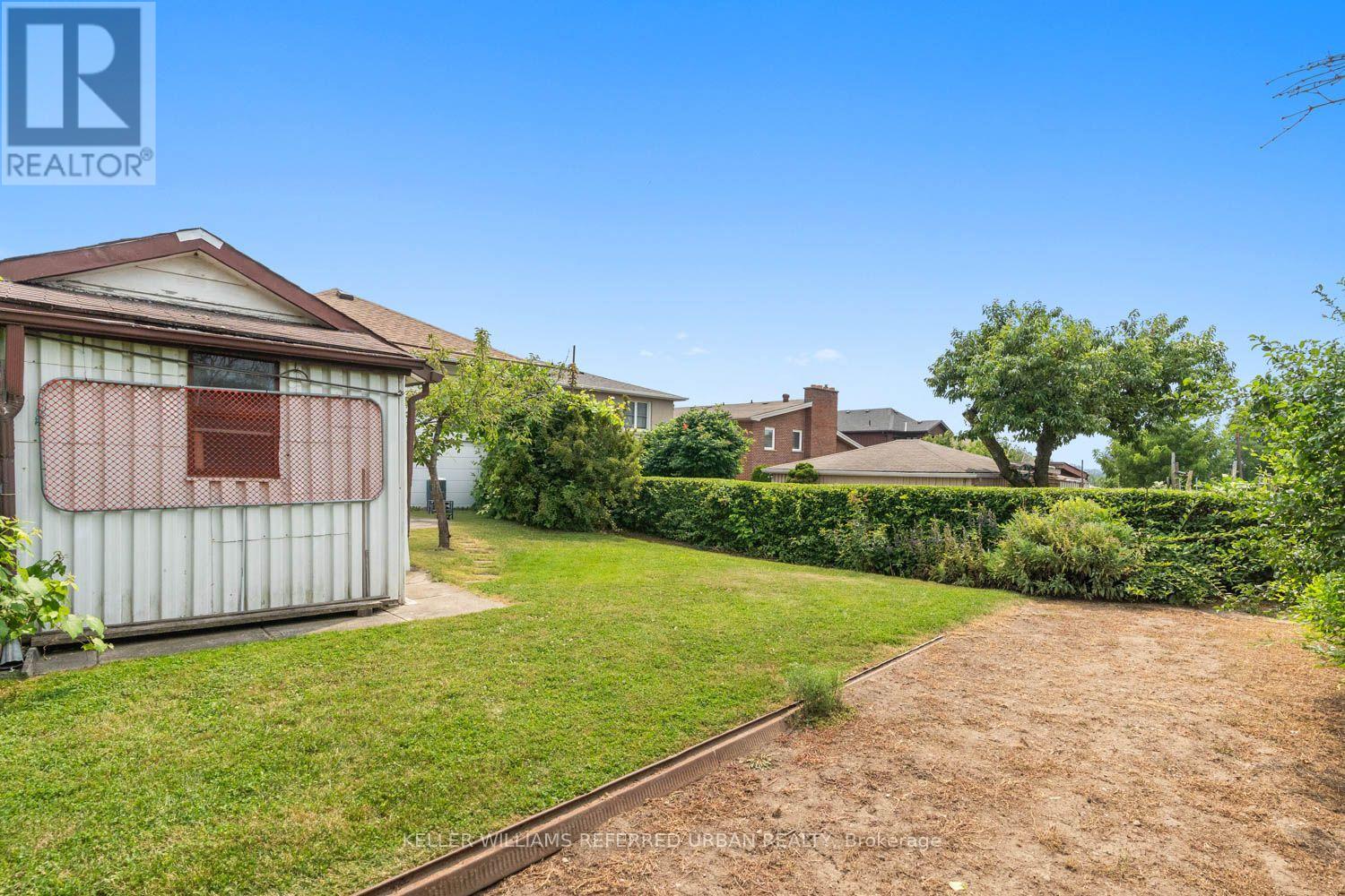 114 GRACEFIELD AVENUE - 36