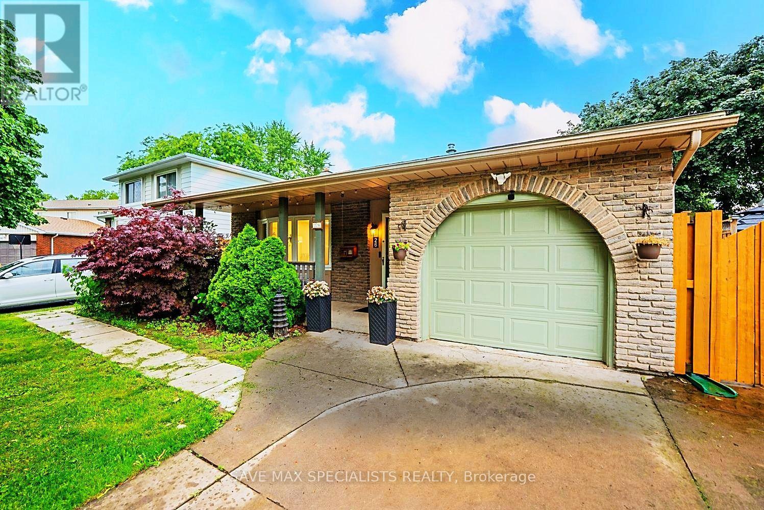 26 FAIRINGTON CRESCENT - 2