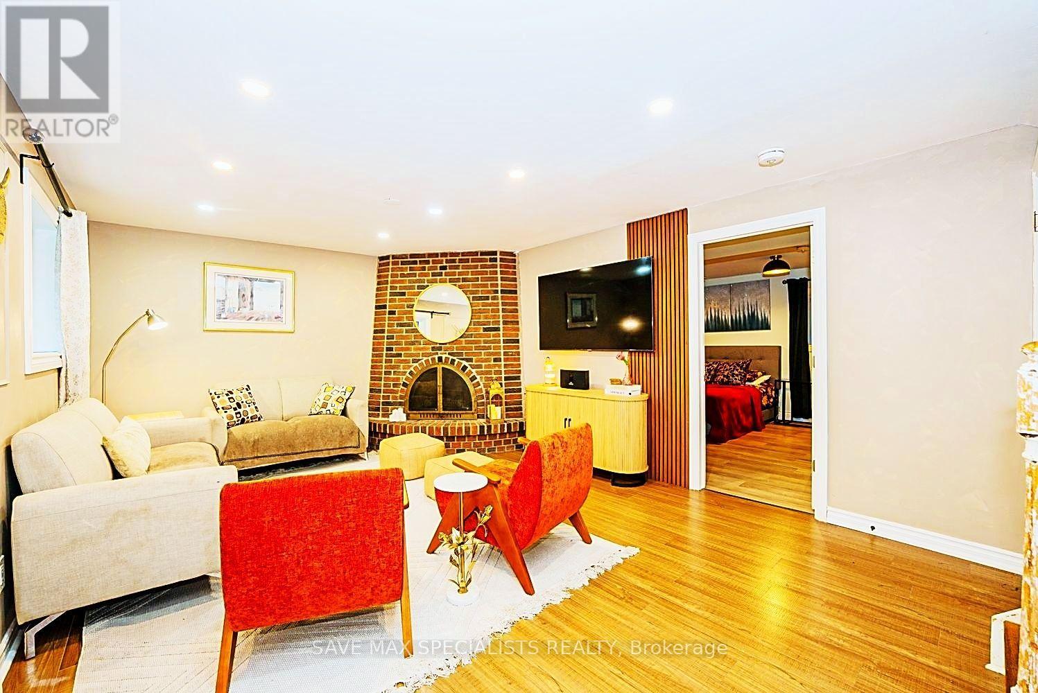 26 FAIRINGTON CRESCENT - 26