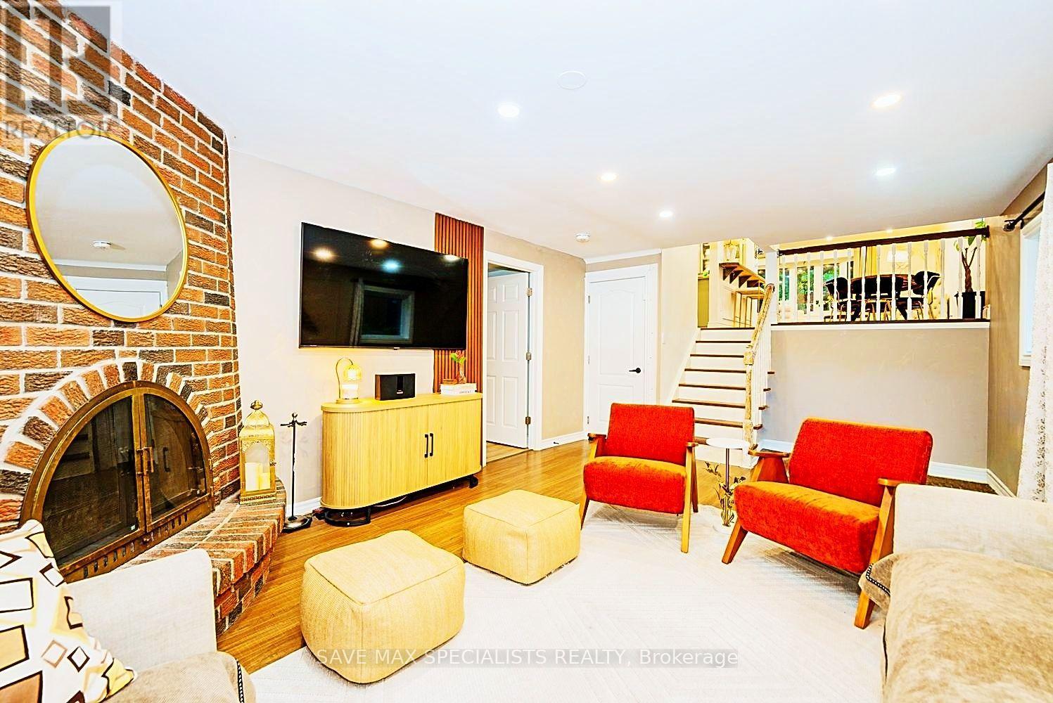 26 FAIRINGTON CRESCENT - 27