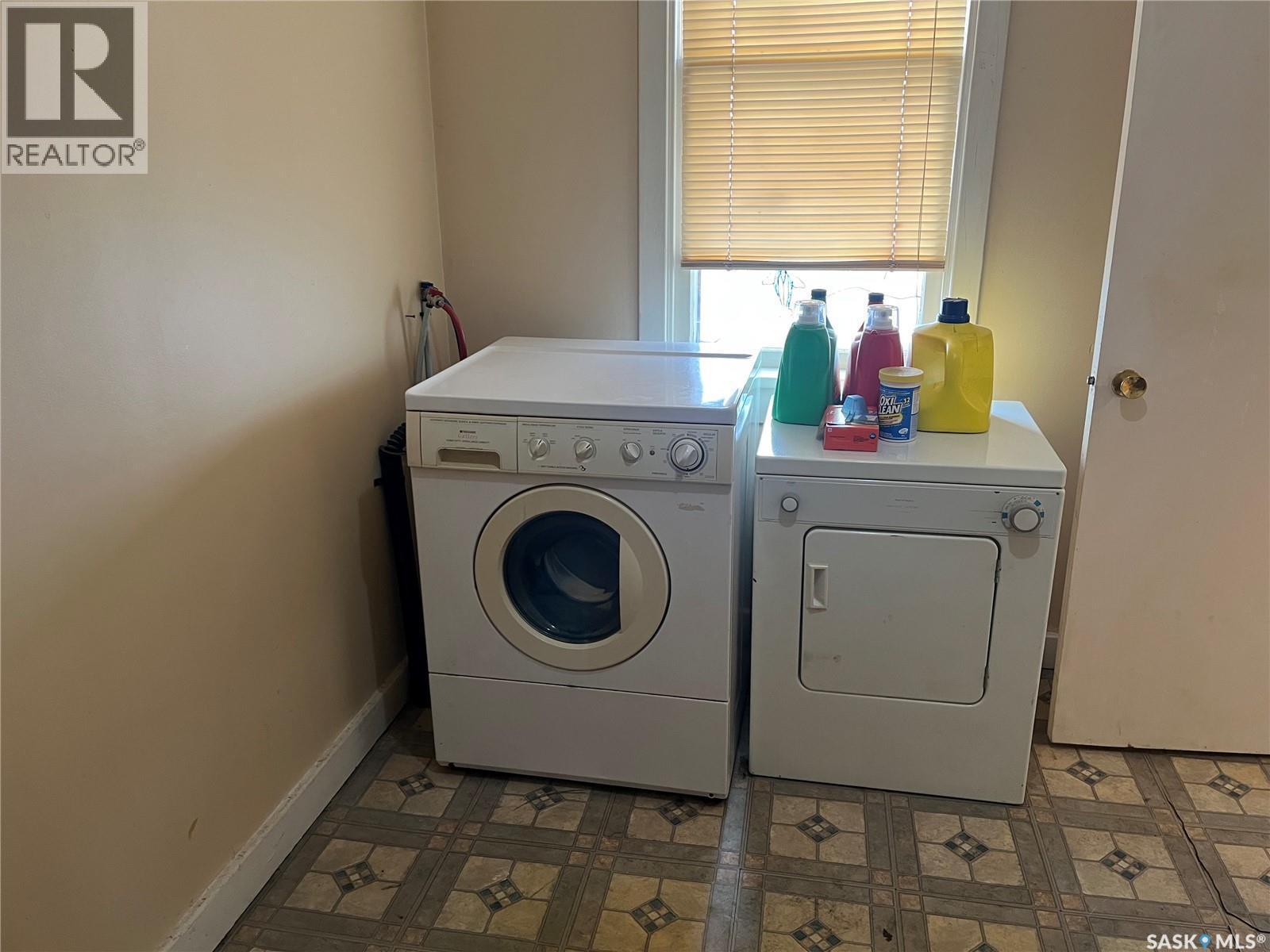 101B 1st AVENUE W - 11