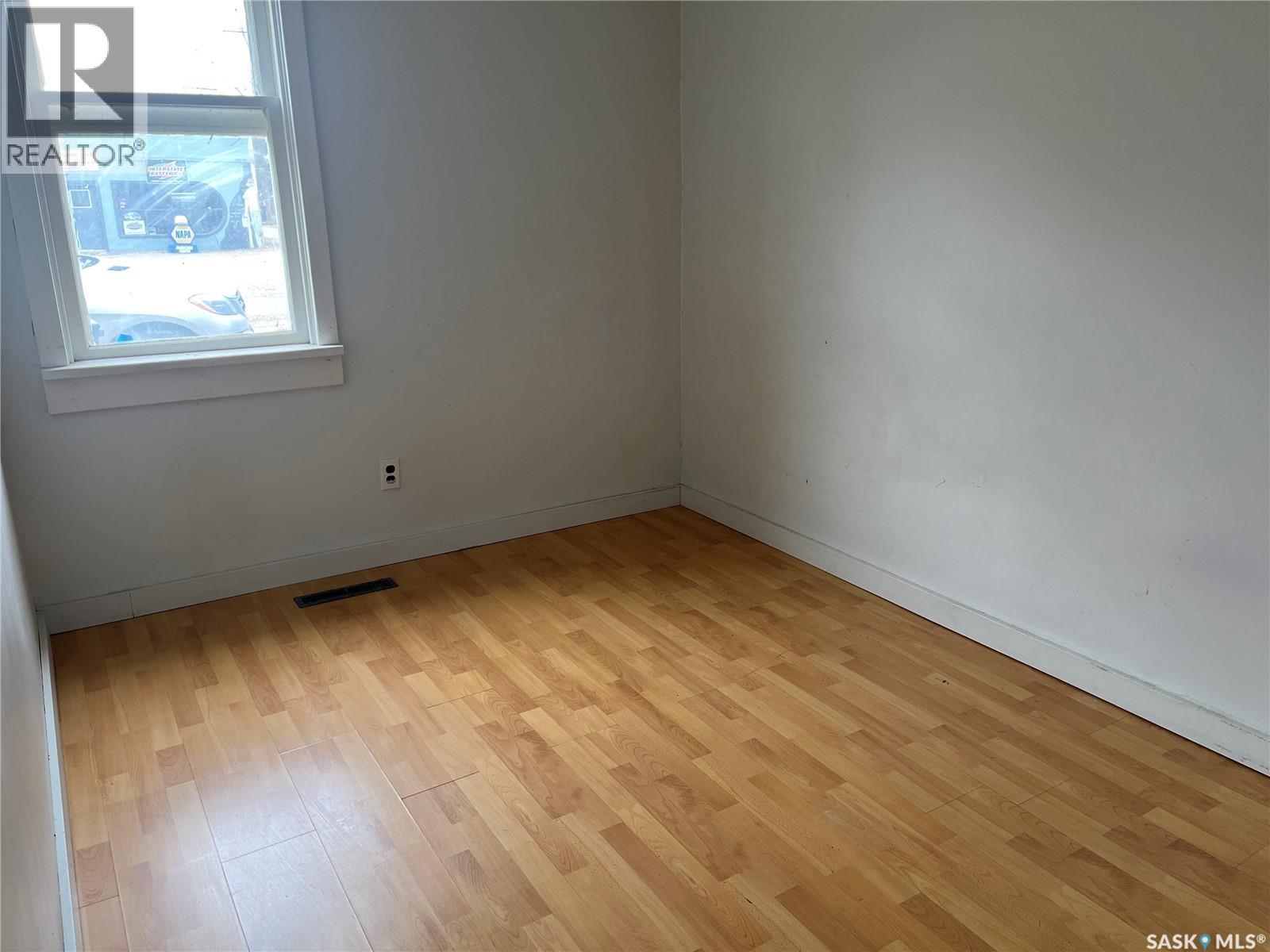 101B 1st AVENUE W - Image 9