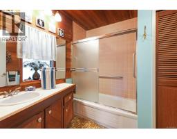 Bathroom - 2570 Piercy Rd, Denman Island, BC V0R1T0 Photo 8
