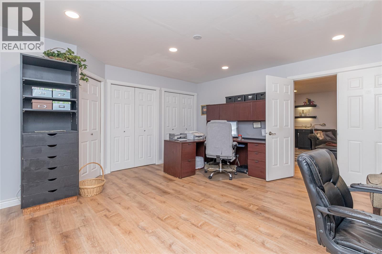 1617 Simon Pl - Image 38