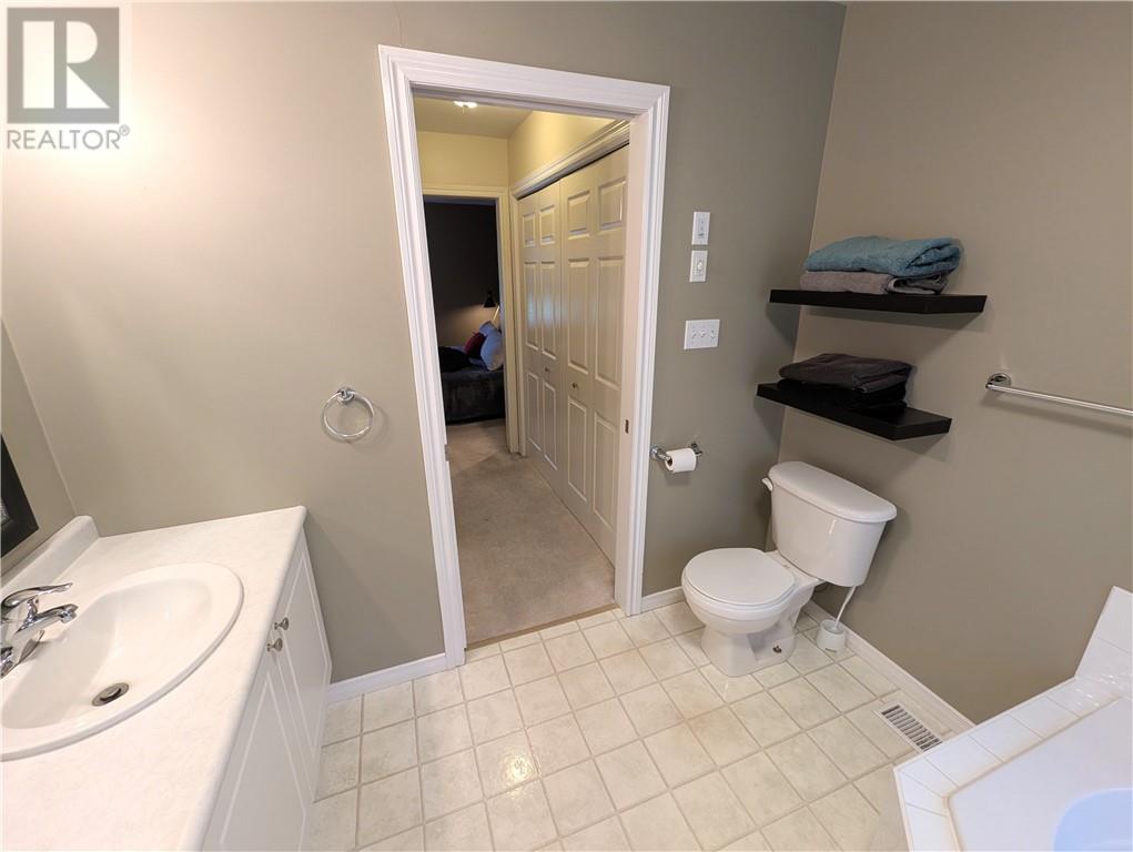 2472 Bancroft Drive - 38
