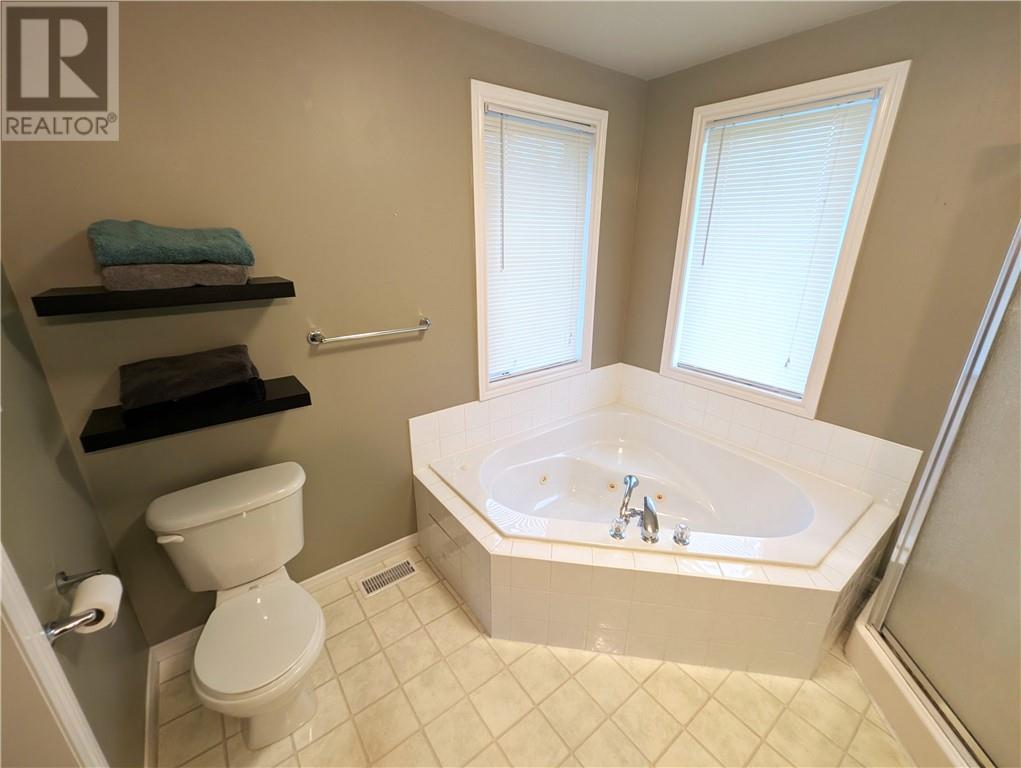2472 Bancroft Drive - 39
