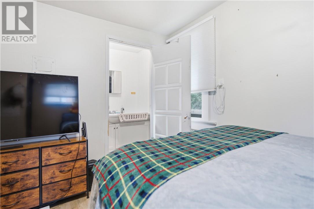 193 Dufferin Street - 25