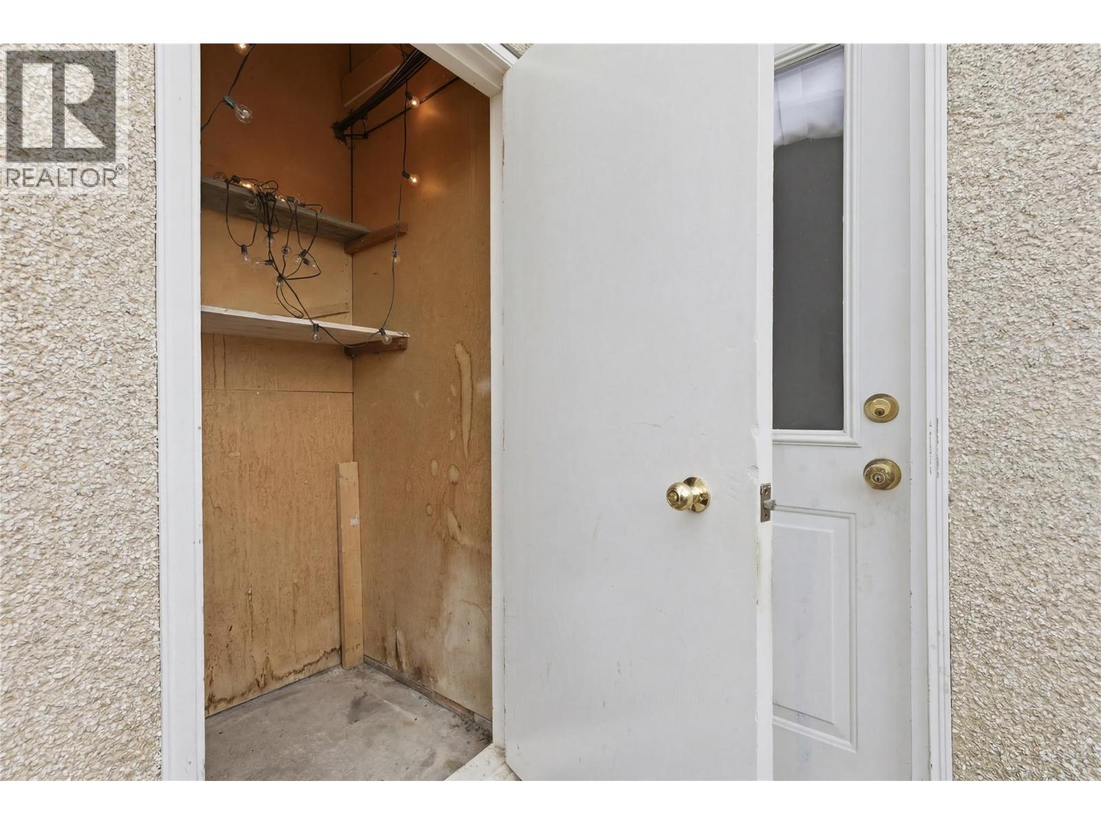 #34 1697 Greenfield Avenue - 23