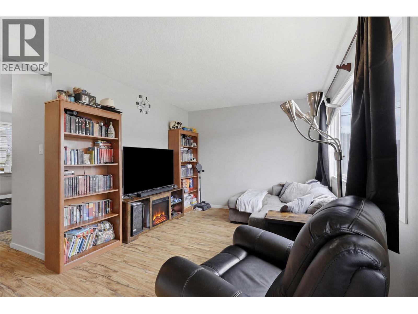 #34 1697 Greenfield Avenue - 25