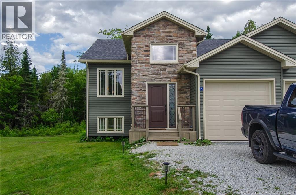 18 Castlewood Drive, Hampton — photo 3